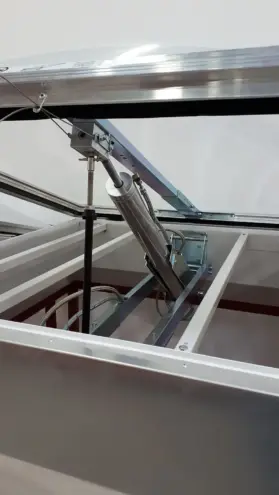 pneumatische_rwa-anlage-kuppel-nahaufnahme-cws_fire_safety.jpg